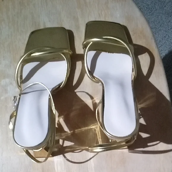 Elegant Gold Strappy Women's Heels - Picture 2 of 3